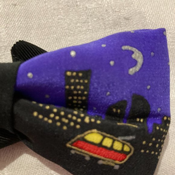 TORONTO NIGHT SKYLINE Silky BOWTIE Unisex Purple Black Red Sparkle - Picture 3 of 6